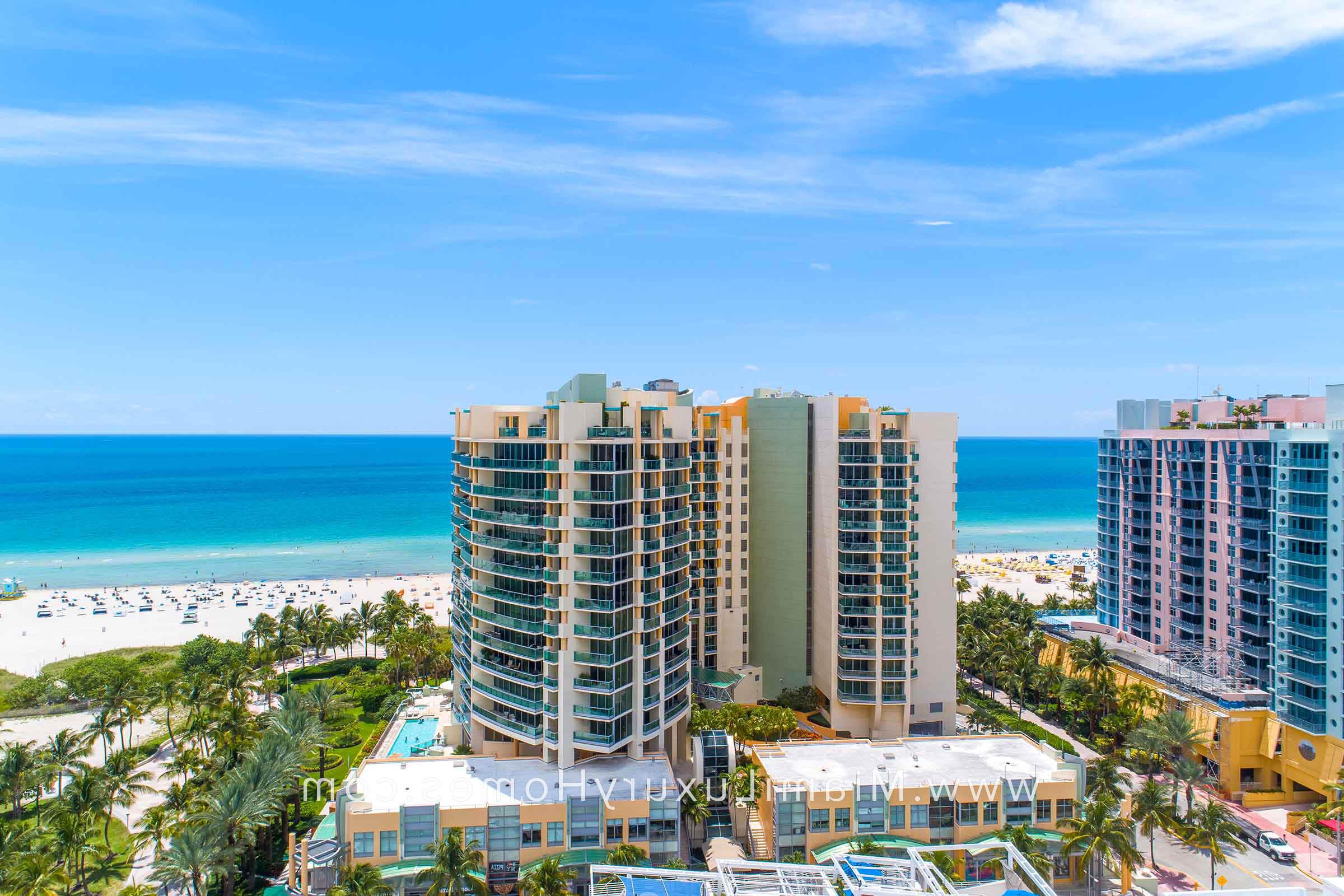 Il Villaggio Condo Building in Miami Beach